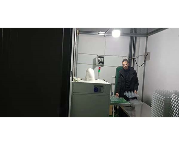 吸塑除(chú)塵車間(jian)一角