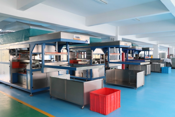 吸(xī)塑包裝生産車間(jian)