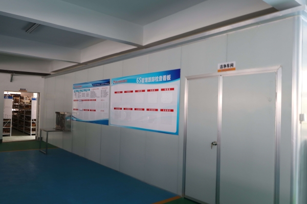 吸塑包(bao)裝生産車(chē)間