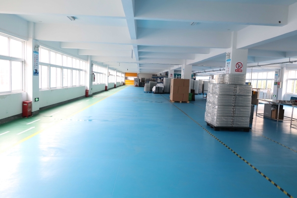 吸(xī)塑包裝生産車間(jian)