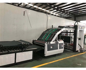 紙(zhi)箱生産車間(jiān)