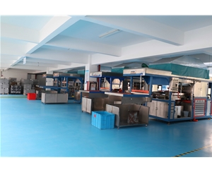 吸塑包(bāo)裝生産車(chē)間