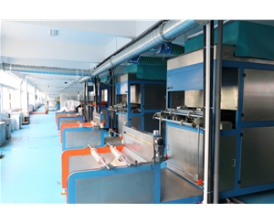 吸塑包(bāo)裝生産車(chē)間